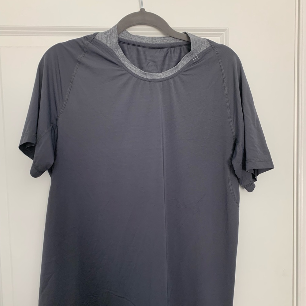 Lululemon t shirt